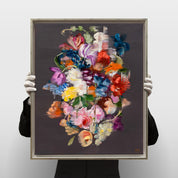 Charlotte Sjöborg - Bouquet I, hållen i händer för skala
