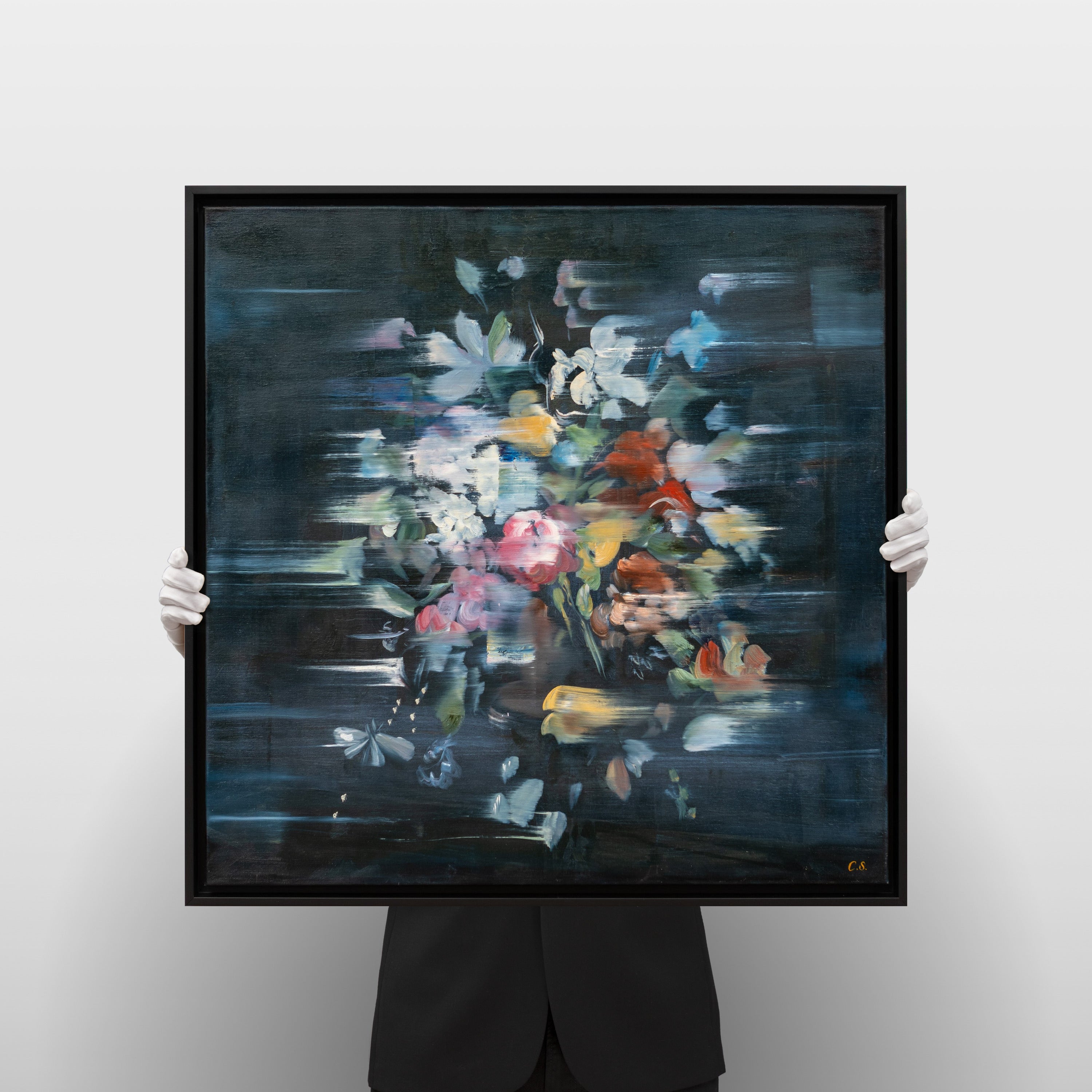Charlotte Sjöborg - Floral Movement, hållen i händer för skala