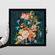 Charlotte Sjöborg - Vanitas II, hållen i händer för skala