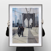 Christian Koivumaa - Brooklyn Bridge, hållen i händer för skala