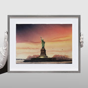 Christian Koivumaa - The Statue of Liberty, hållen i händer för skala