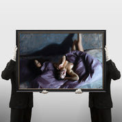 Nick Alm - Sanja's Secret, hållen i händer för skala
